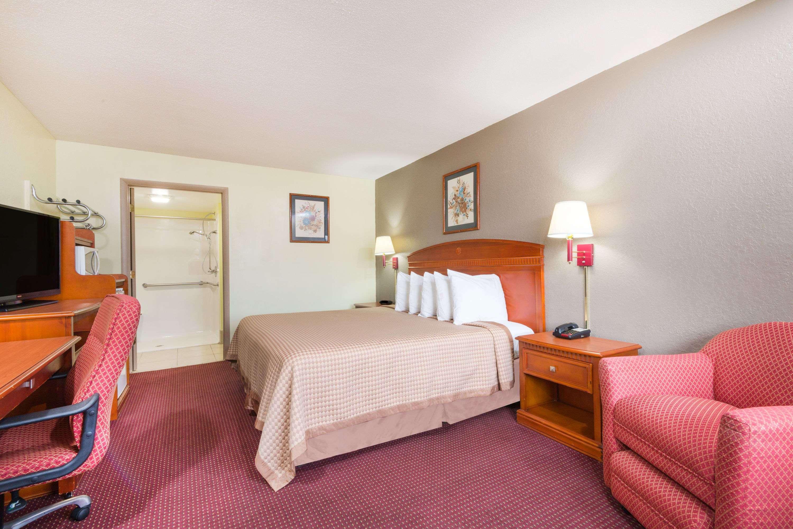 Days Inn By Wyndham Paintsville Bagian luar foto