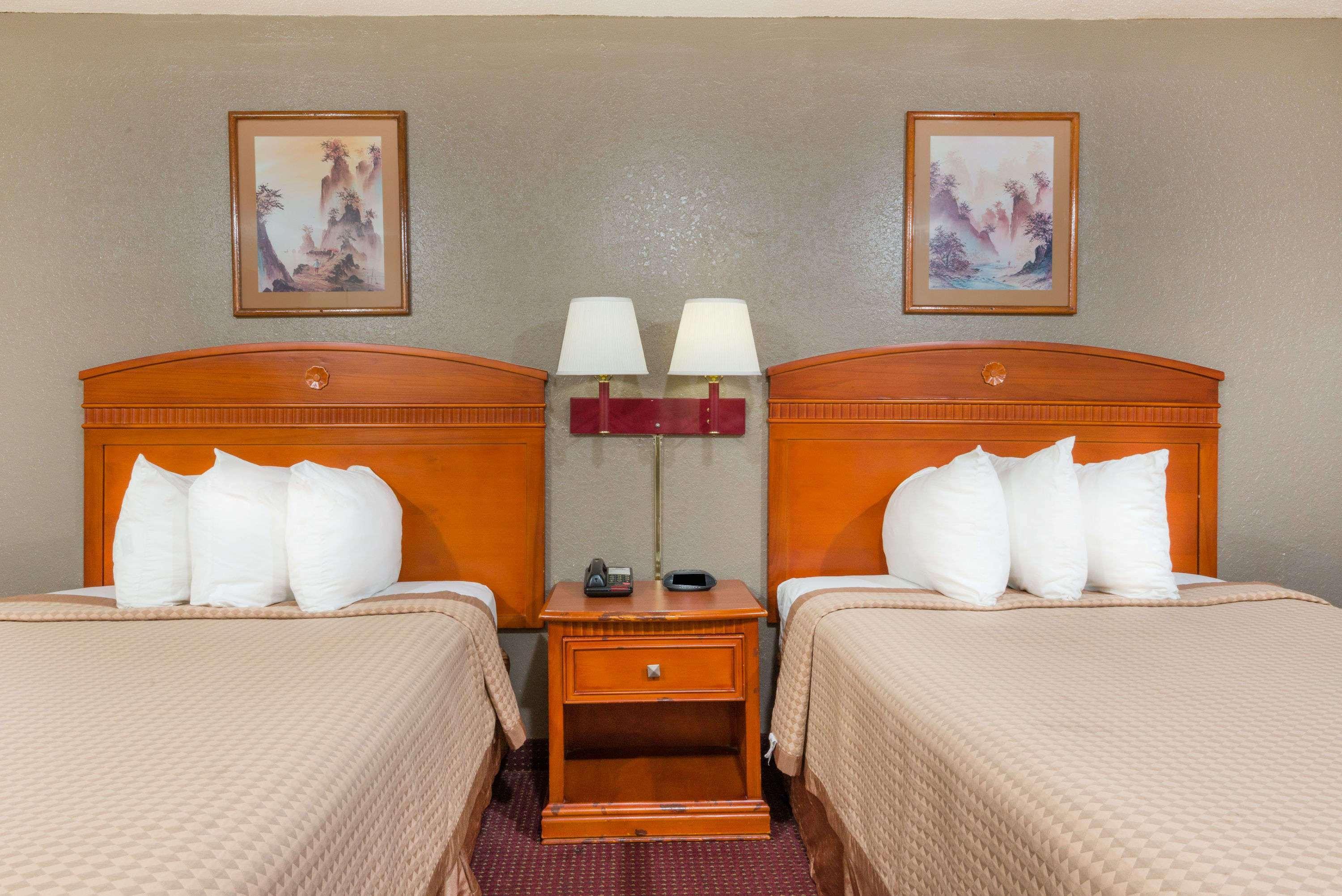Days Inn By Wyndham Paintsville Bagian luar foto