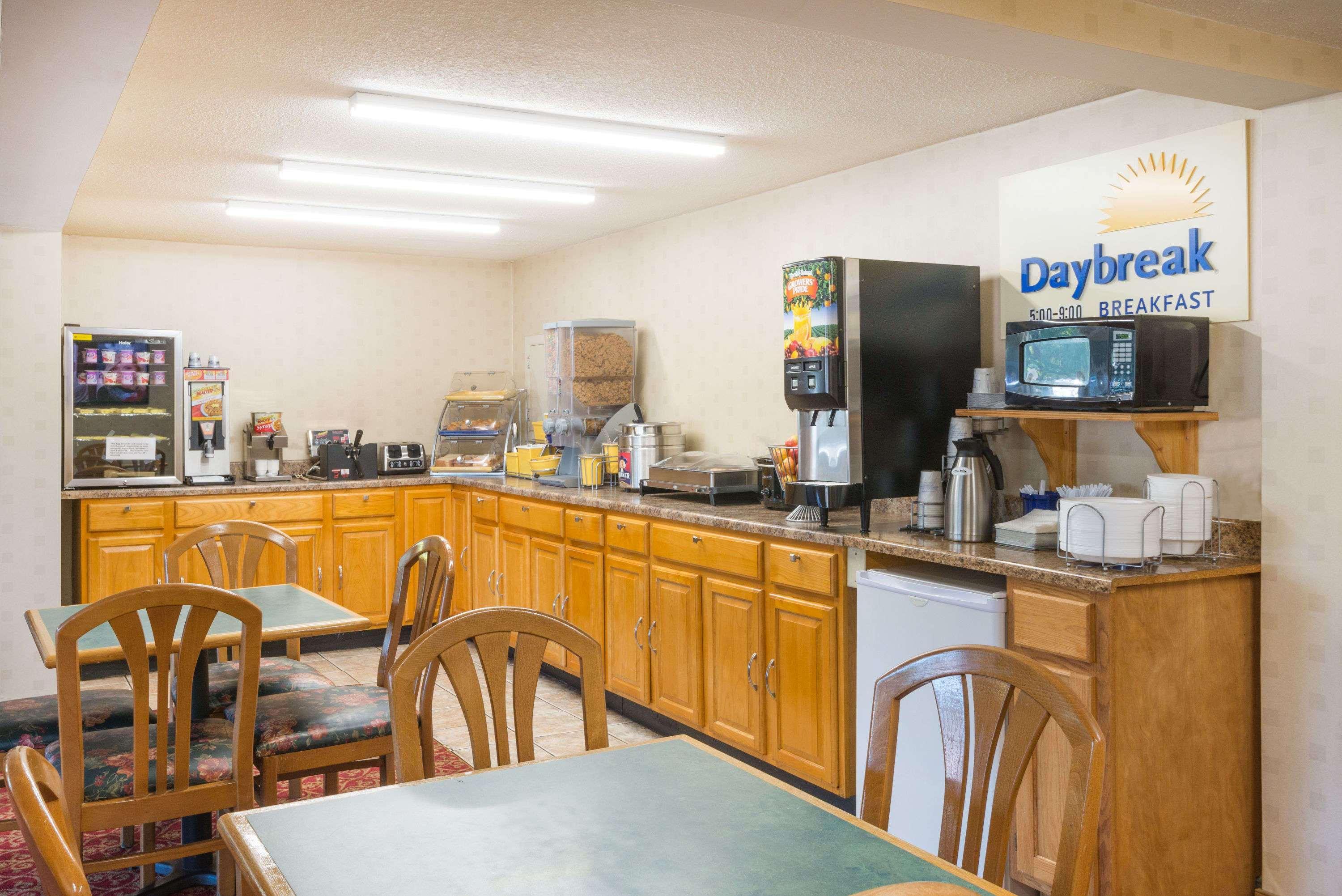 Days Inn By Wyndham Paintsville Bagian luar foto