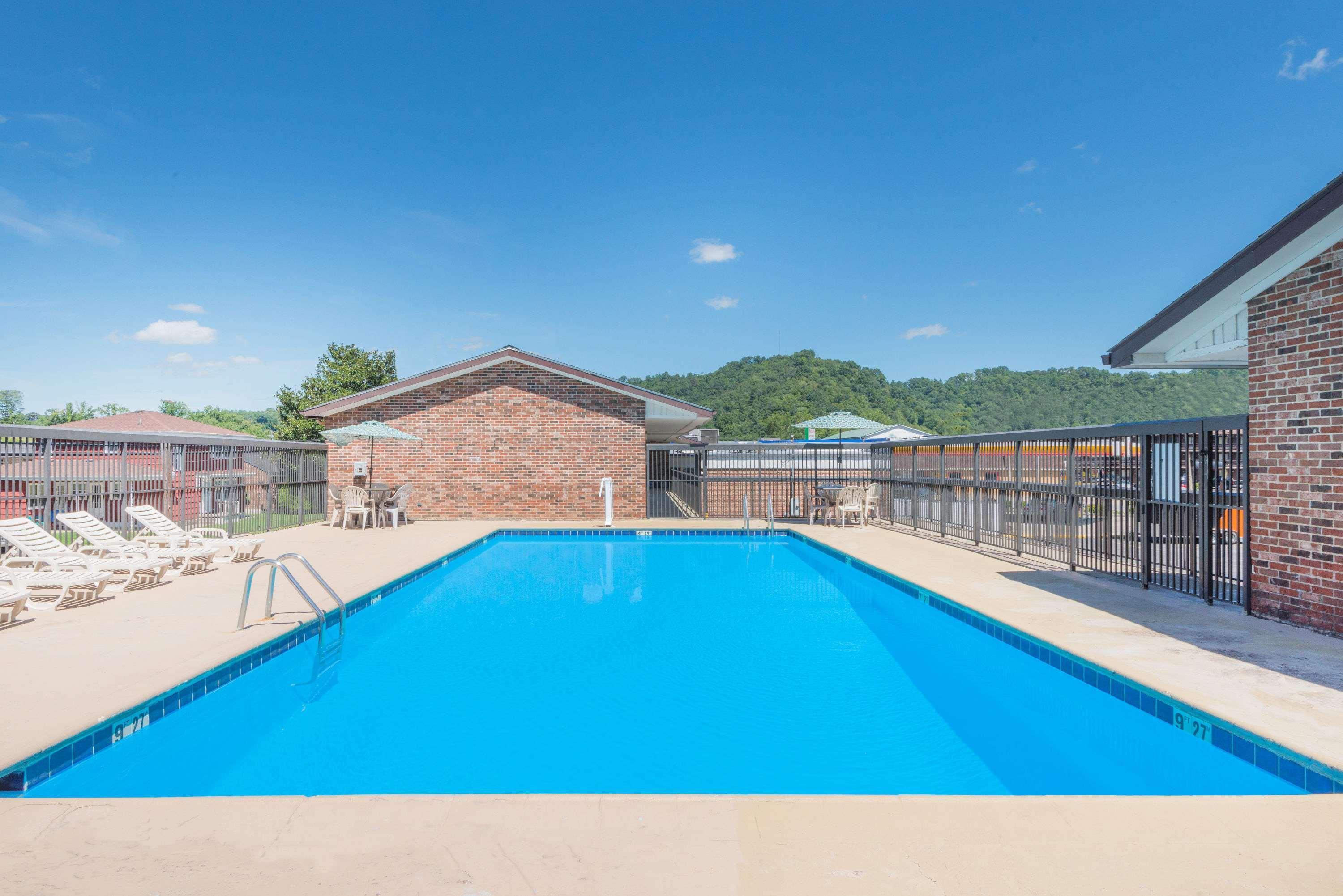 Days Inn By Wyndham Paintsville Bagian luar foto