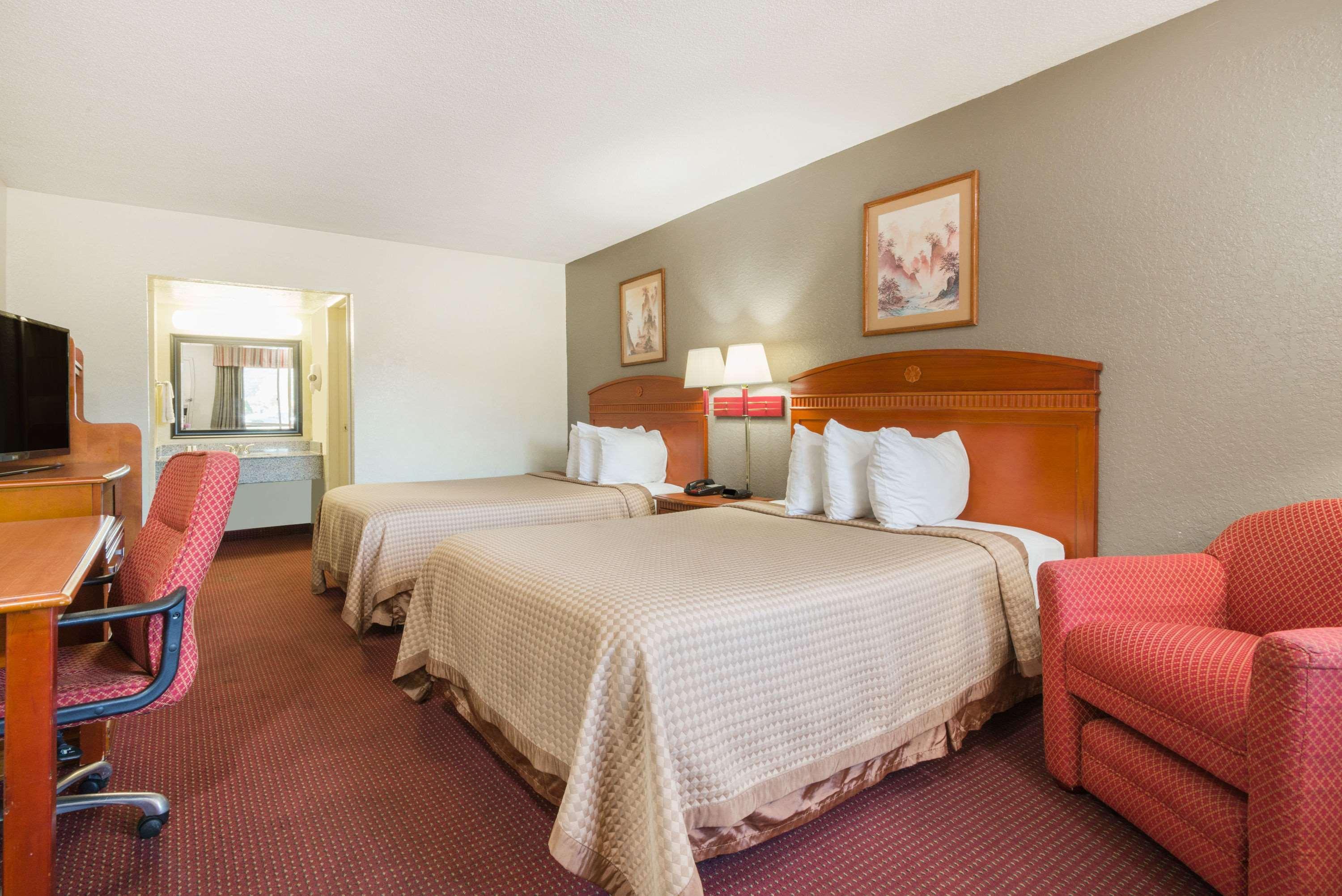 Days Inn By Wyndham Paintsville Bagian luar foto