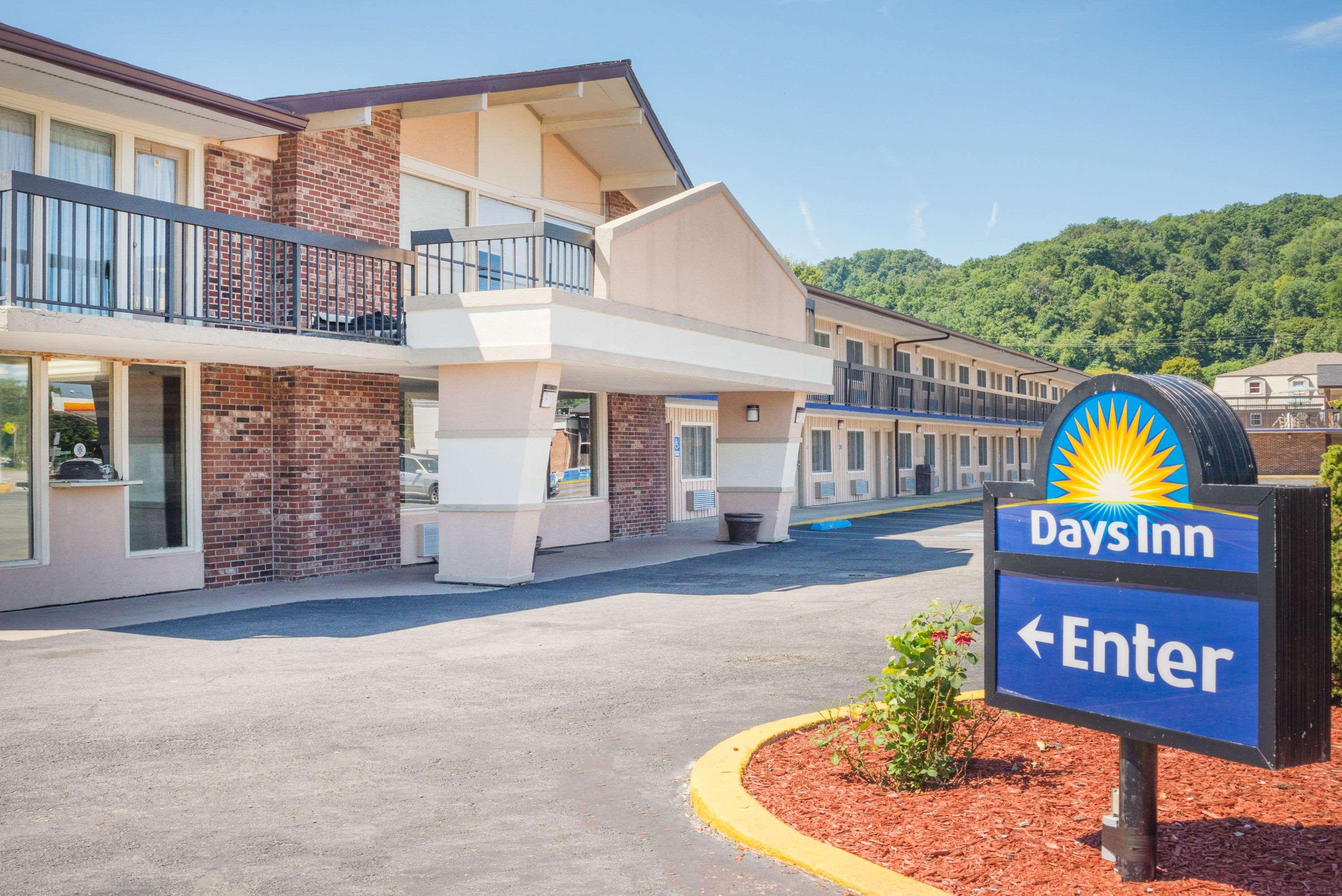 Days Inn By Wyndham Paintsville Bagian luar foto