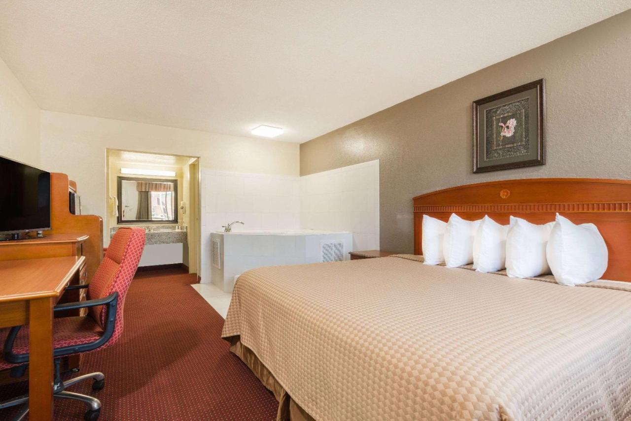 Days Inn By Wyndham Paintsville Bagian luar foto