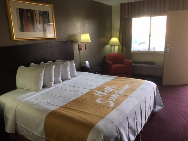 Days Inn By Wyndham Paintsville Bagian luar foto